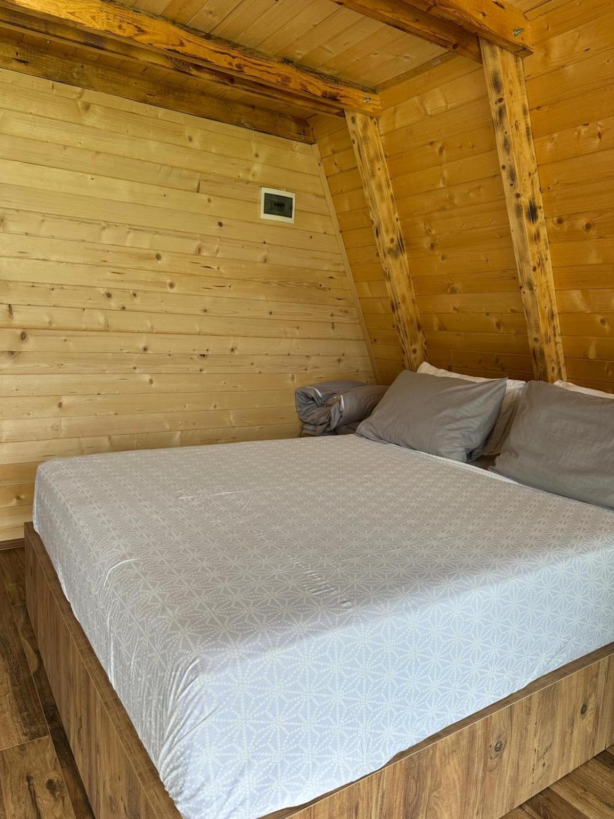 Guest House Kukaj วัลโบเนอ ภายนอก รูปภาพ